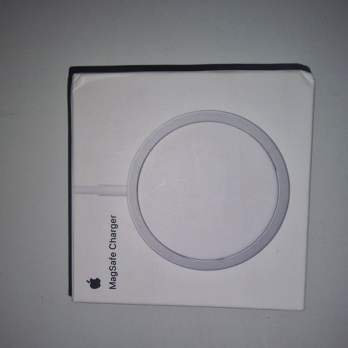Оригинальное беспроводное зарядное устройство MagSafe