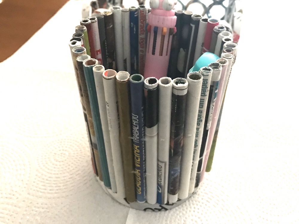 Porta lápis e cesta para produtos higiene - papel de revista