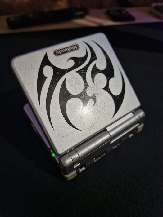 Nintendo game boy advance sp trivial