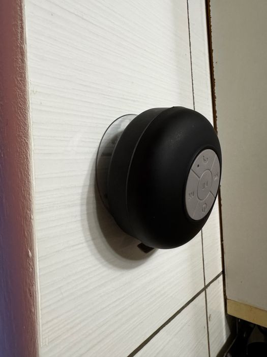 Портативна колонка на присосці