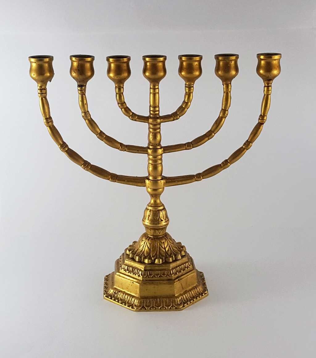 Menora żydowska z połowy XX wieku - brąz złocony