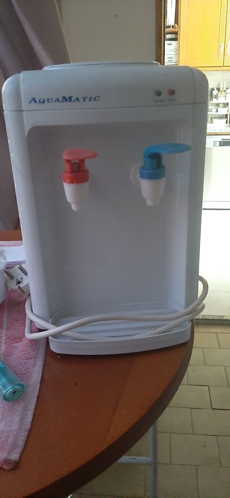 Refrigerasor de agua para pôr  garrafão.