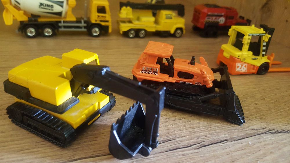 zestaw budowlany 7 pojazdów matchbox majorette kopartka spychacz beton