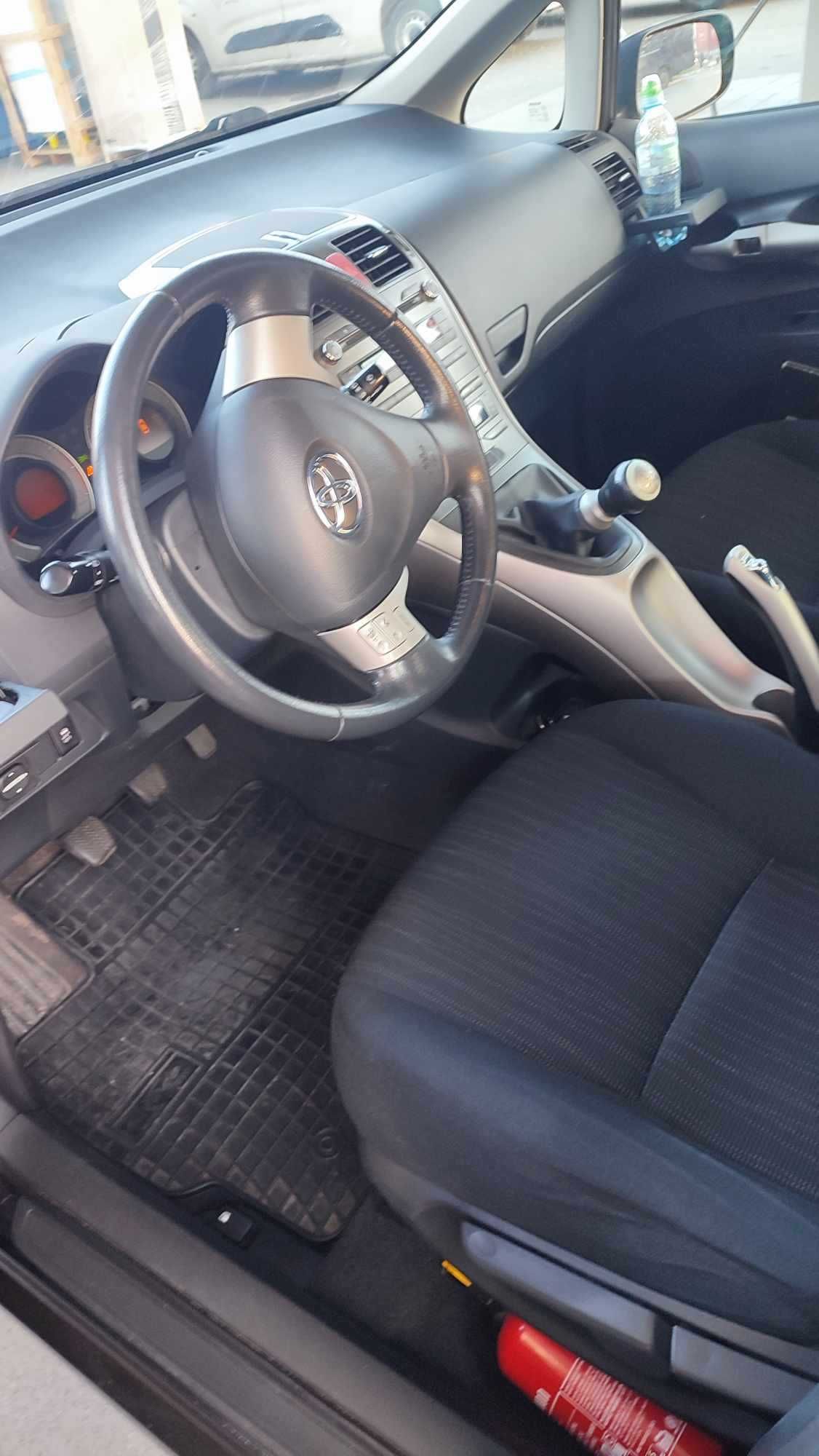 Toyota Auris  1,4 benzyna