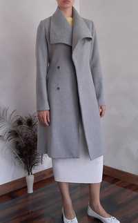 Grey woolen coat with a belt Quiet Luxury Chic Szary wełniany płaszcz