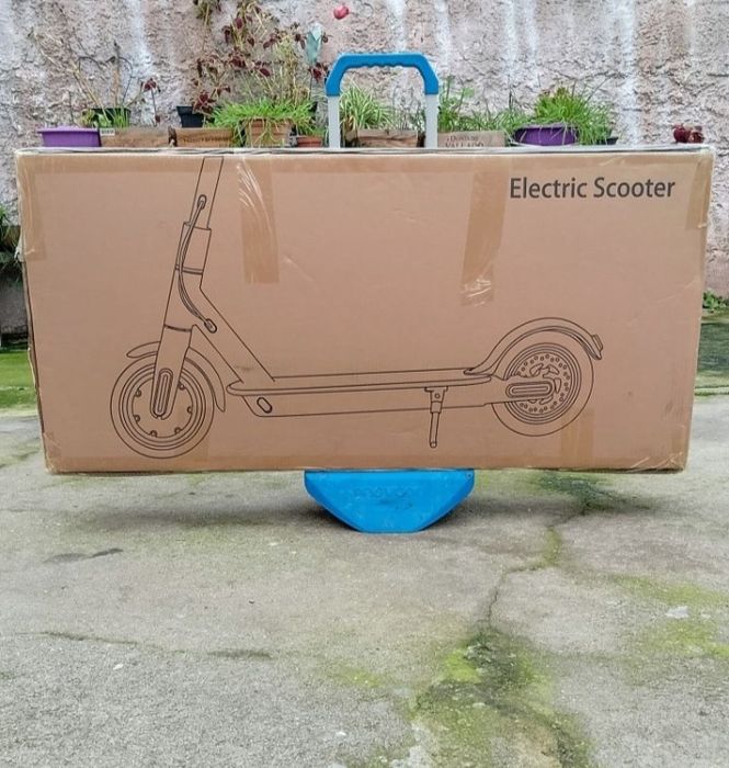 Trotinete electrica 350 watts.
Velocidade máx. de 25 km/h