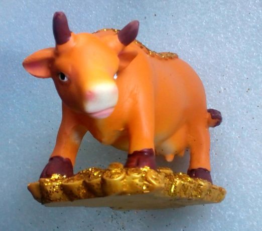 Подарочный сувенир "Копилка Коровка" настольного типа в упаковке новый