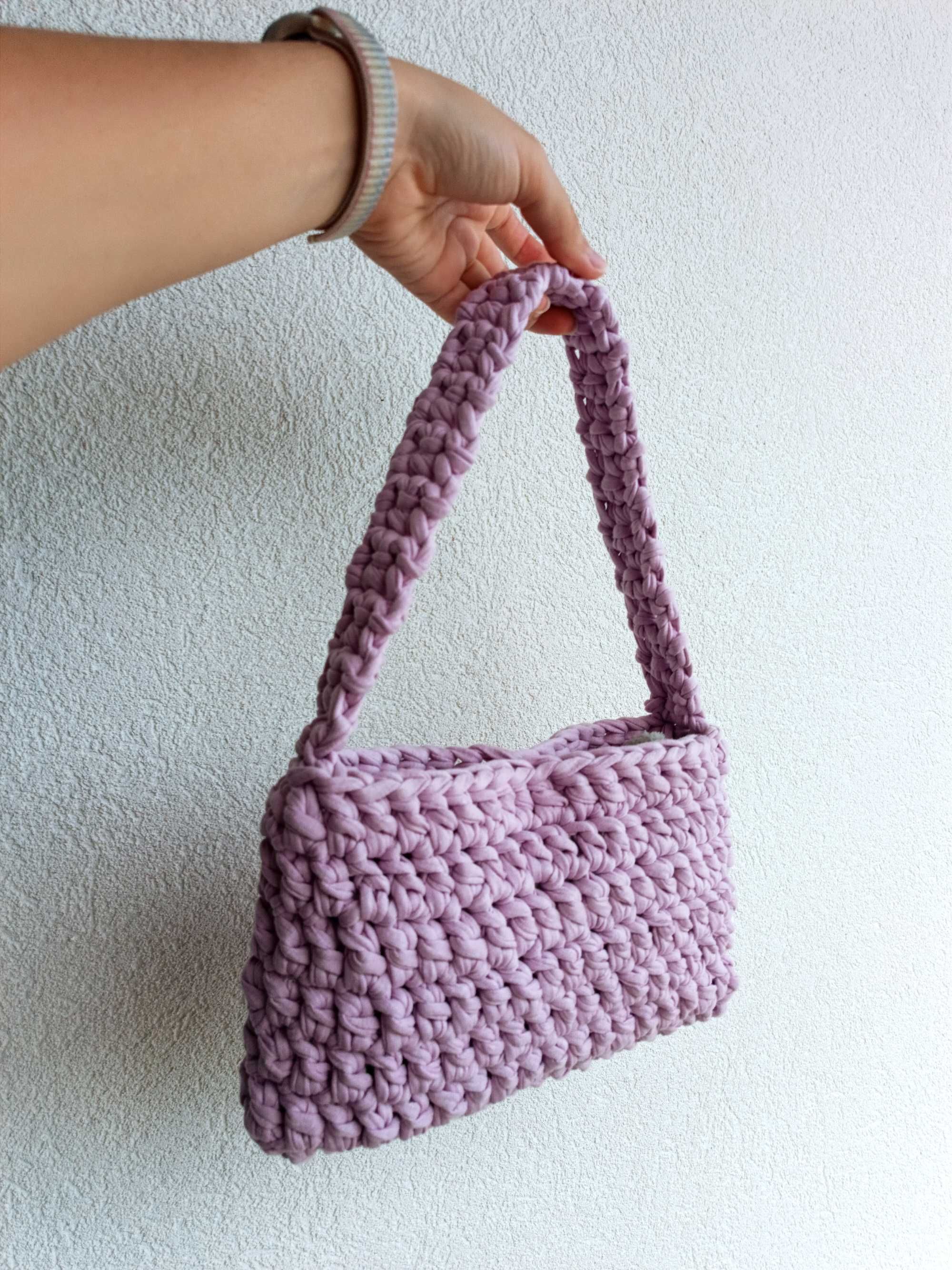 Bolsas em crochet feitas à mão