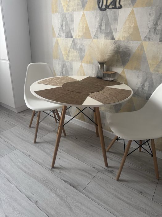 Продам стіл обідній 90см