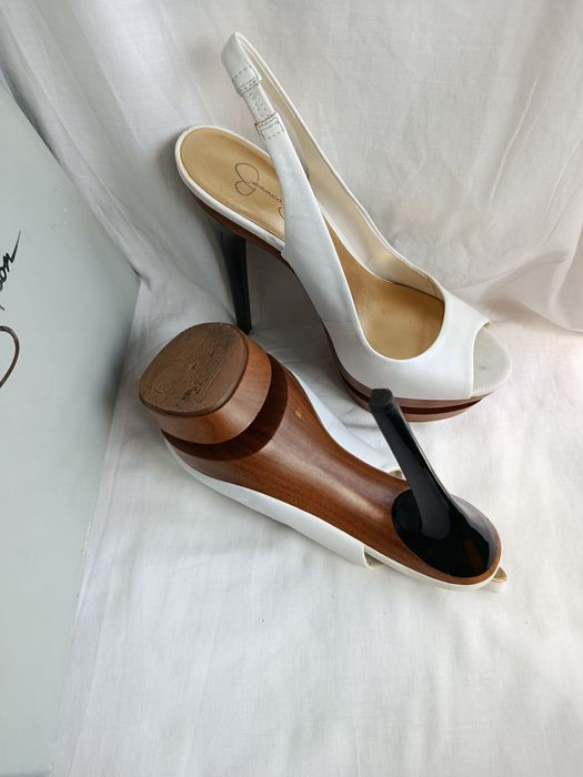 Босоніжки Gessica Simpson.Білі, шкіряні .розмір 39 1/2.