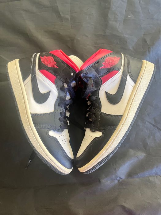 Air Jordan 1 MID vermelhas e pretas
