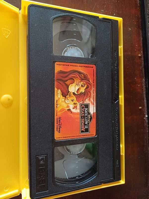 mam na sprzedaż kasetę VHS król lew II