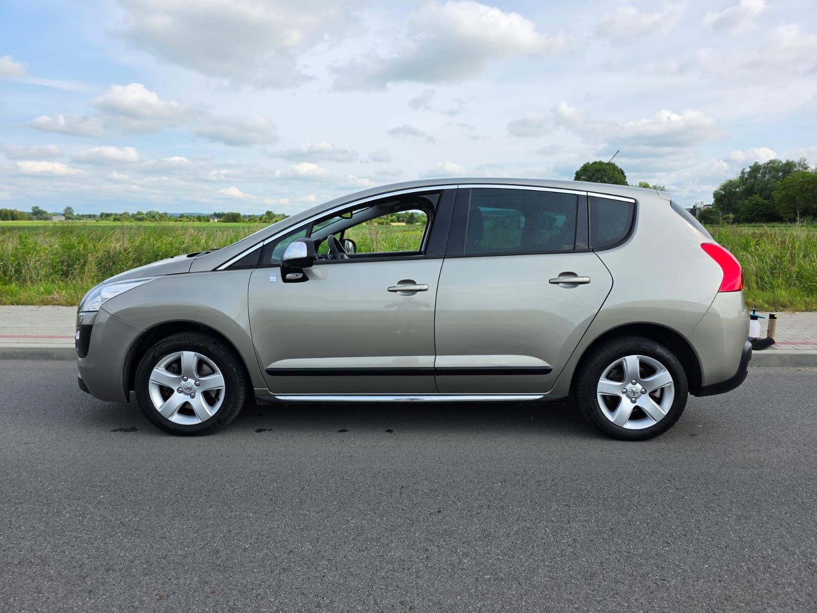 BARDZO ZADBANY !!!Peugeot 3008 2.0 HYbrid4 BARDZO ZADBANY !!!