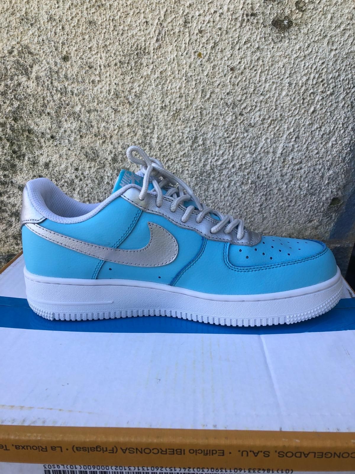 Tenis Nike Air Force 1(n.41) Cor azul, prateado e branco)