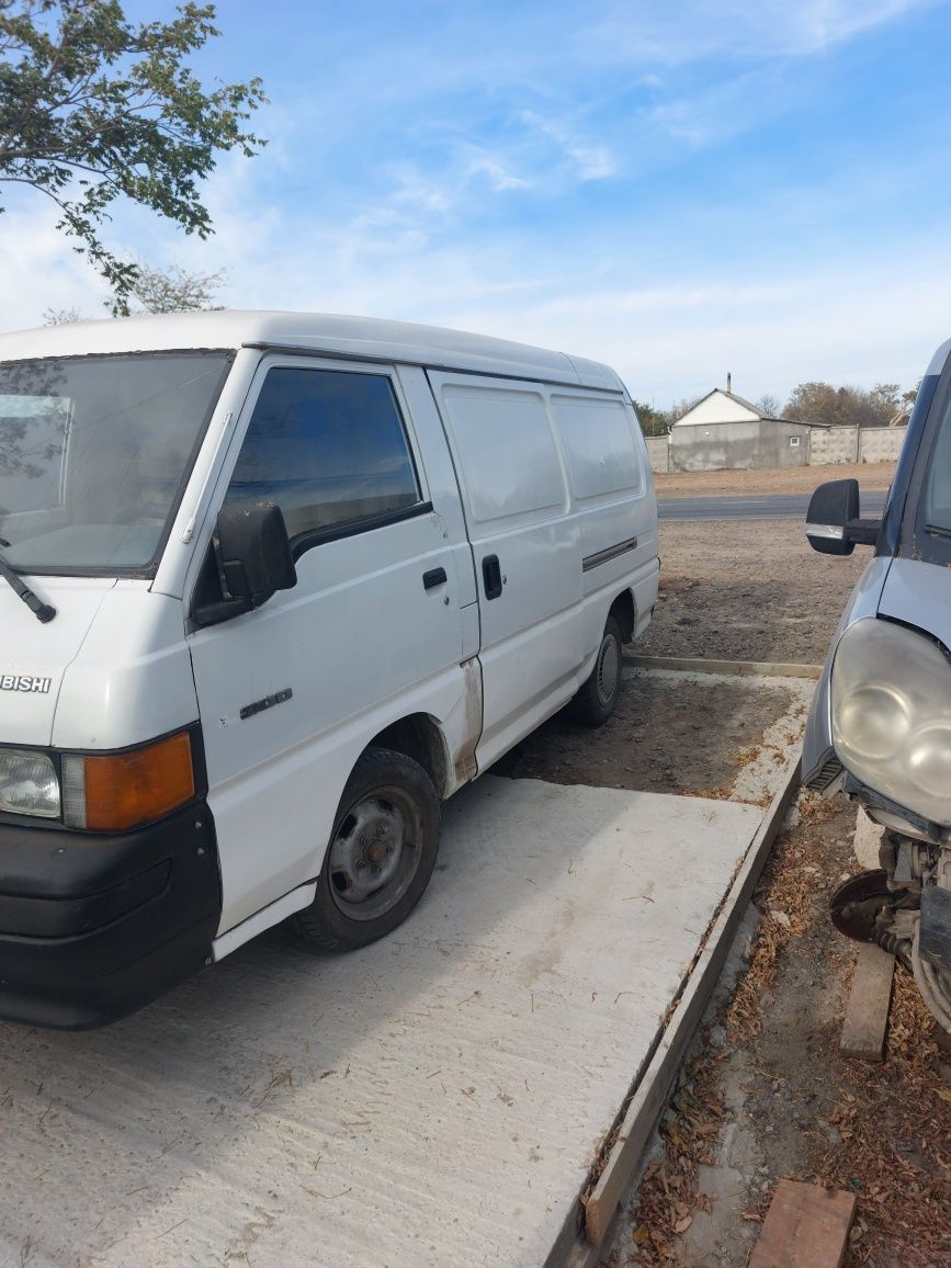 Mitsubishi L300 4D56