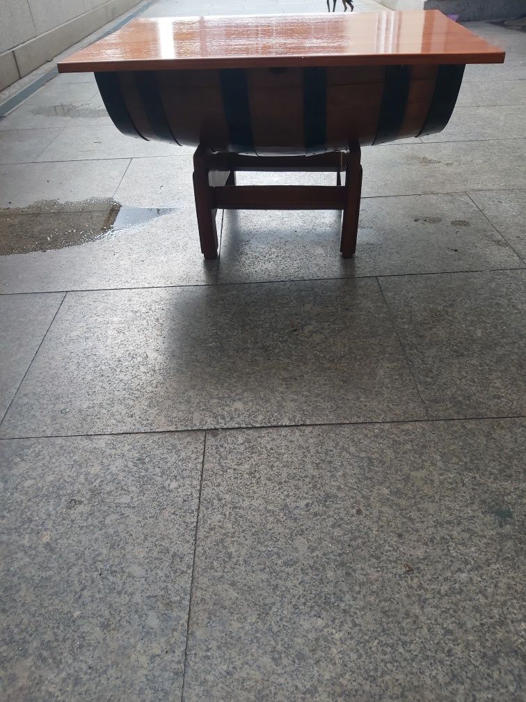 Mesa feita de barril