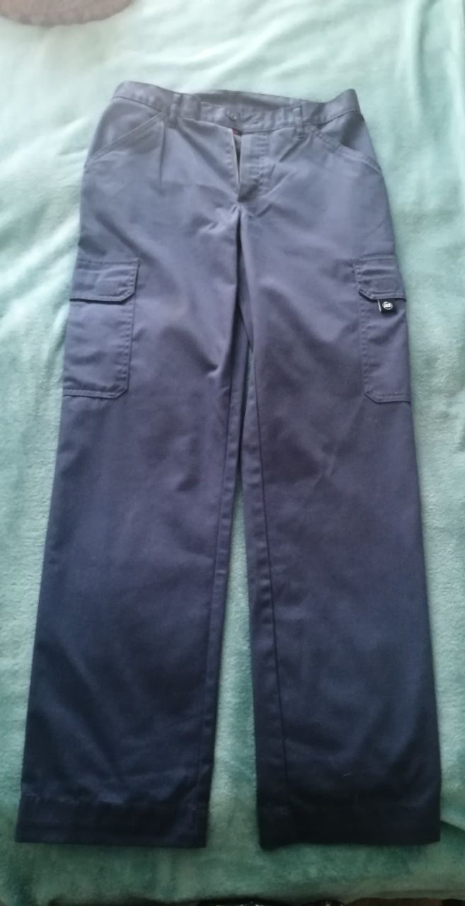 Spodnie robocze, długie, firmy Fristads Kansas.
