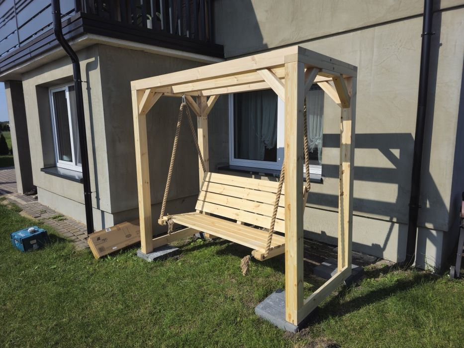 Nowoczesna huśtawka ogrodowa, plac zabaw, domek ogrodowy, siedzisko