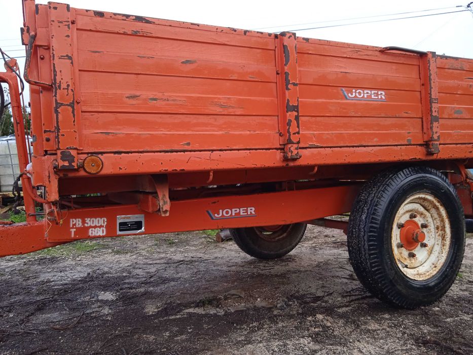 Reboque tri-basculante 3 Toneladas Joper muito bom estado do ano 2003