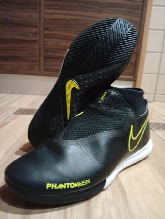 Взуття для футболу Nike  Phantom sn