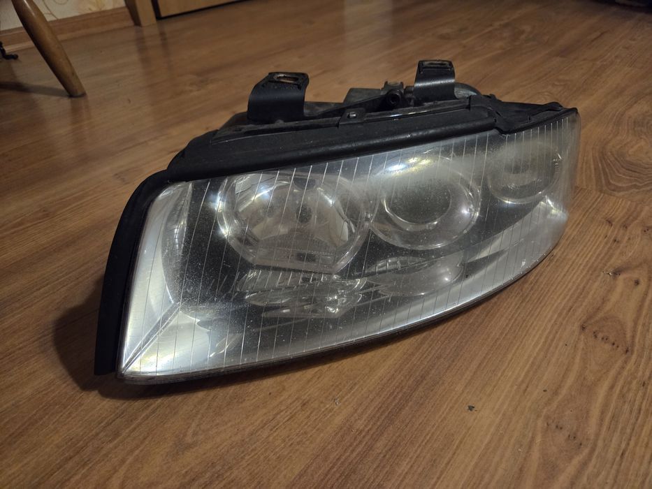 Lampa lewa A4 B6 przód