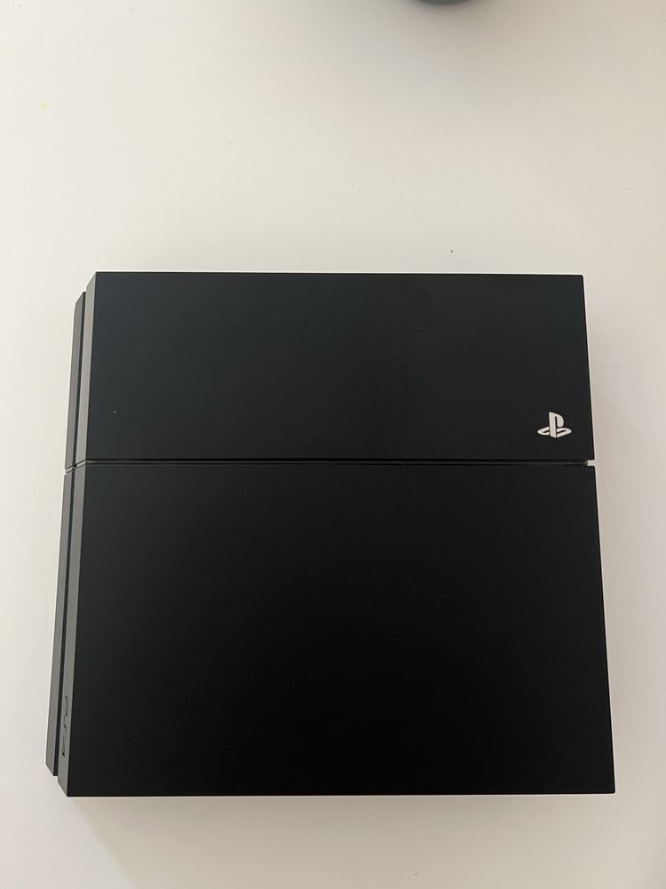 Play Station 4 bem conservado