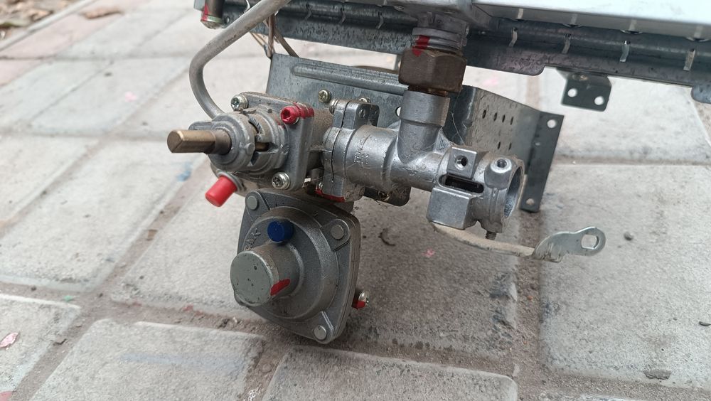 Газовая колонка Berreta aqua .запчасть.