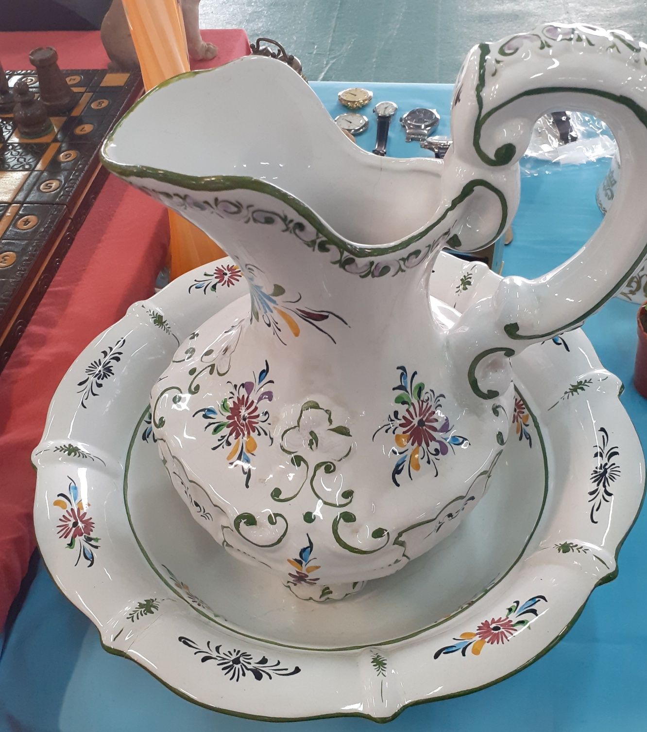 BACIA com jarro em porcelana:   preço: 65,00€.