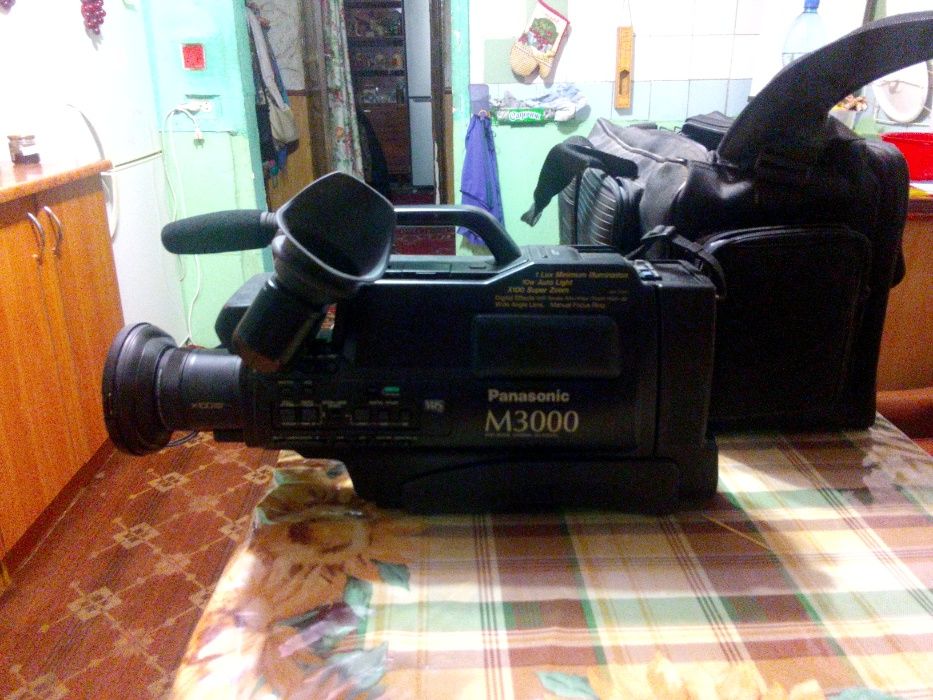 Відеокамера Панасонік М3000