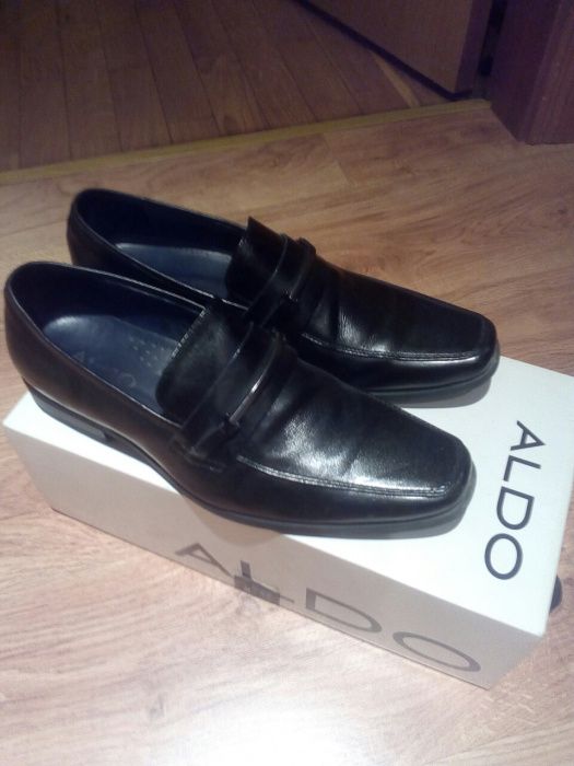 Sapatos pretos Aldo