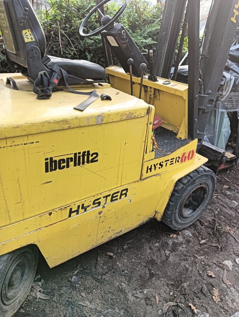 Empilhador elétrico hyster 2 toneladas.