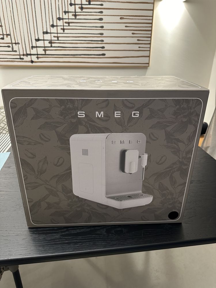 Maquina de Cafe SMEG com cappucinador - Nova