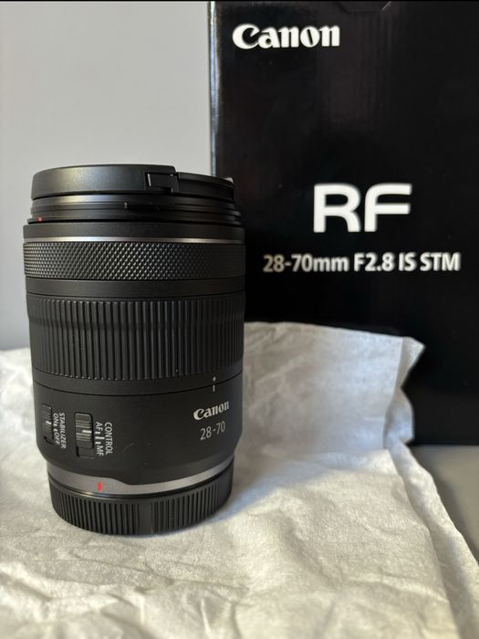 Об'єктив Canon RF 28-70mm f/2.8 IS STM
