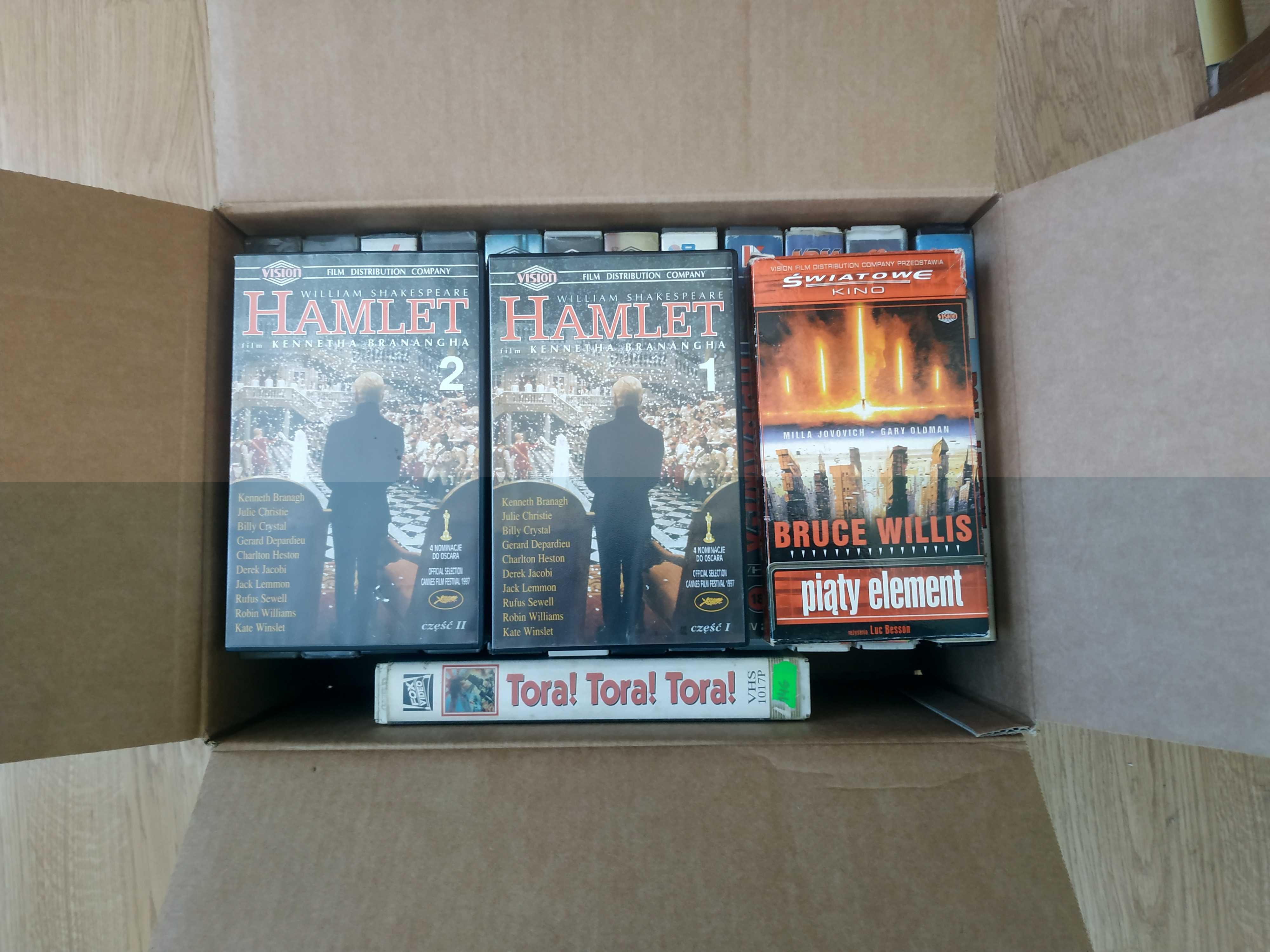 16 kaset vhs video