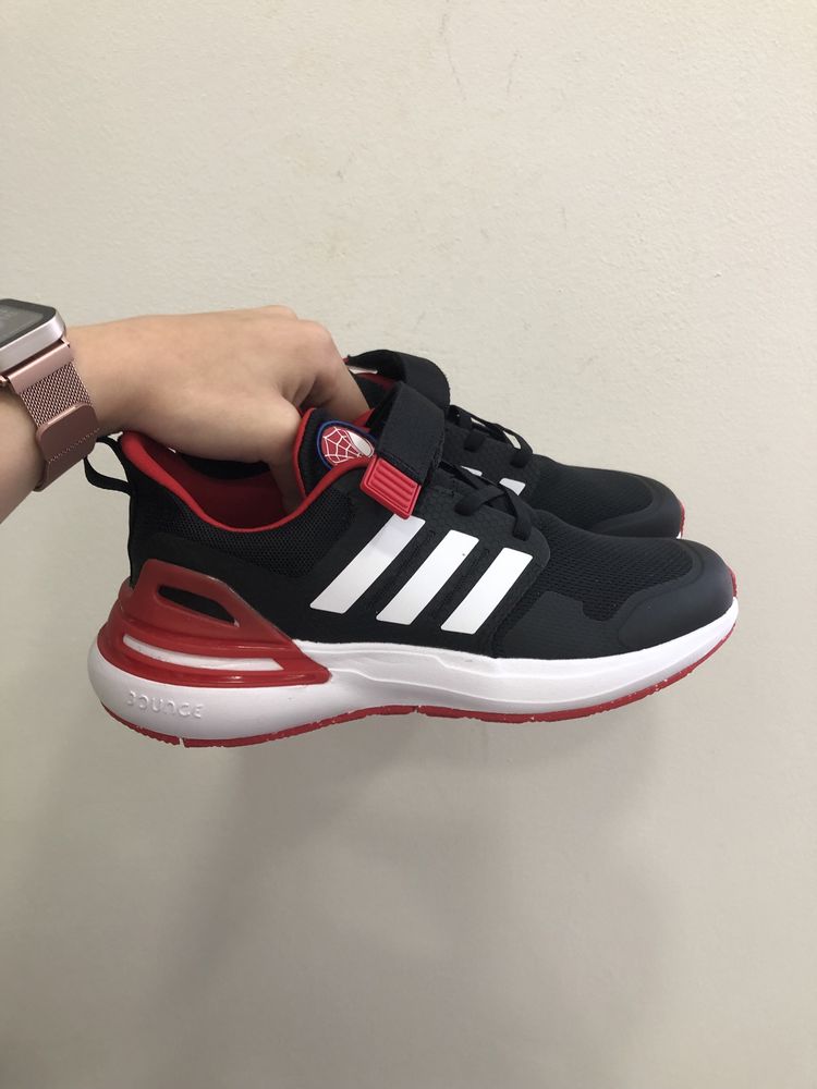 Dzieciece buty adidas spiderman czarno-czerwone rozmiar 35
