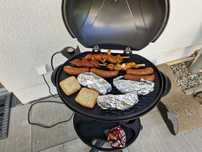 Grill elektryczny na nóżce średni