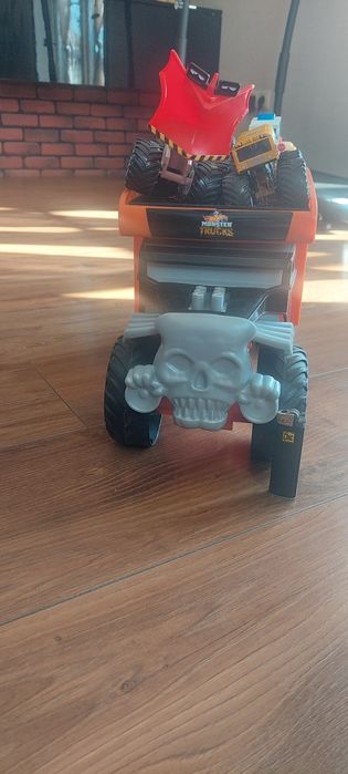 Хот вілс монстр трак