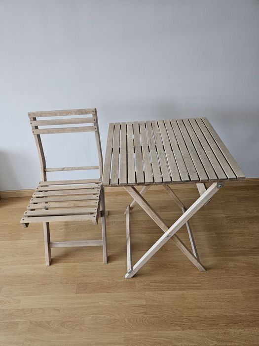 Vendo mesa e cadeiras