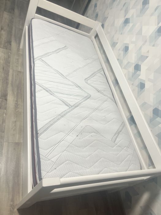 Продам две полуторные кровати!