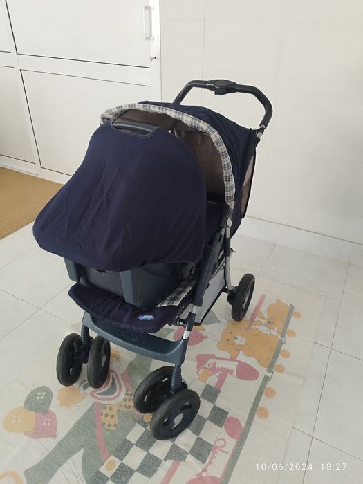 Carinho de passeio e cadeira auto.