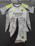 Equipamento do Benfica, tamanho 12/13 anos.