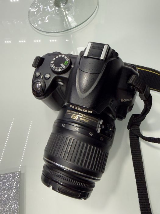 Nikon D3000 + obiektyw 18-55mm
