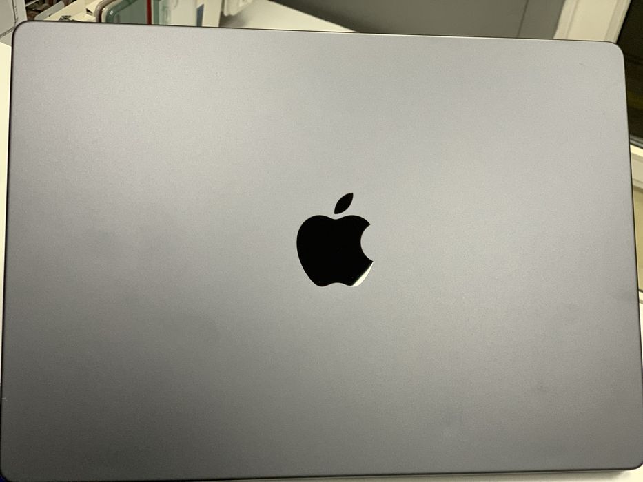 Macbook pro m3 14 дюймів макбук про