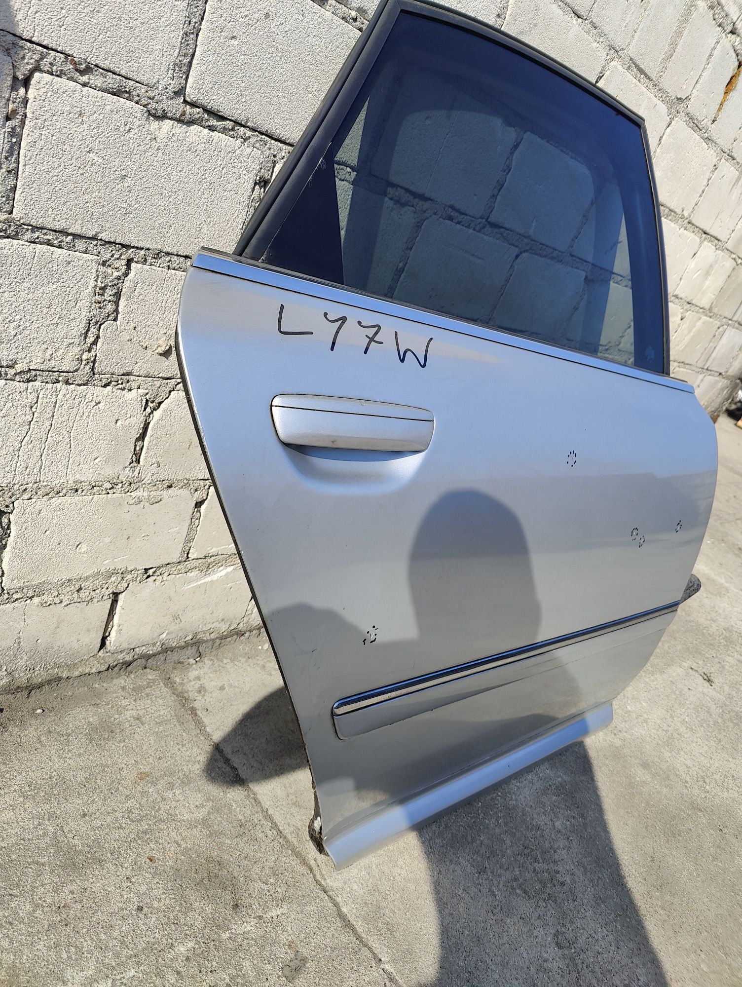 Audi A8 D3 lift drzwi prawy tył LY7W