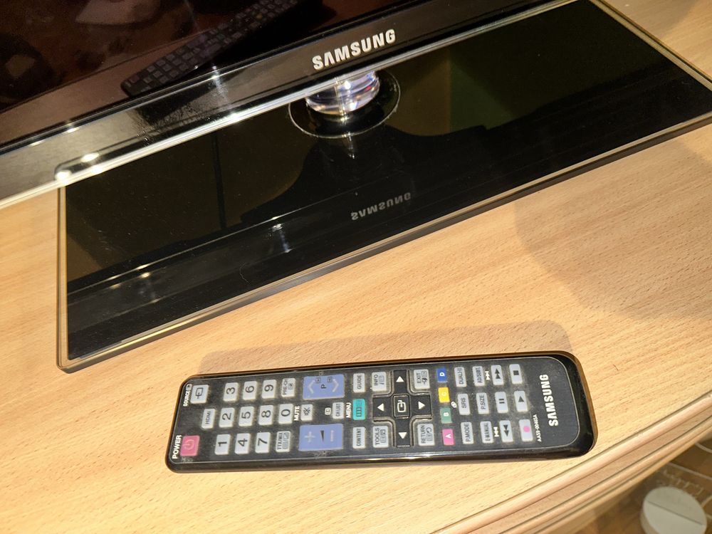 Telewizor 40 cali Samaung bez smart tv!