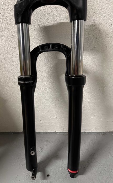 Suspensão rockshox Dart 2 BTT roda 26’’ em perfeitas condicōes.