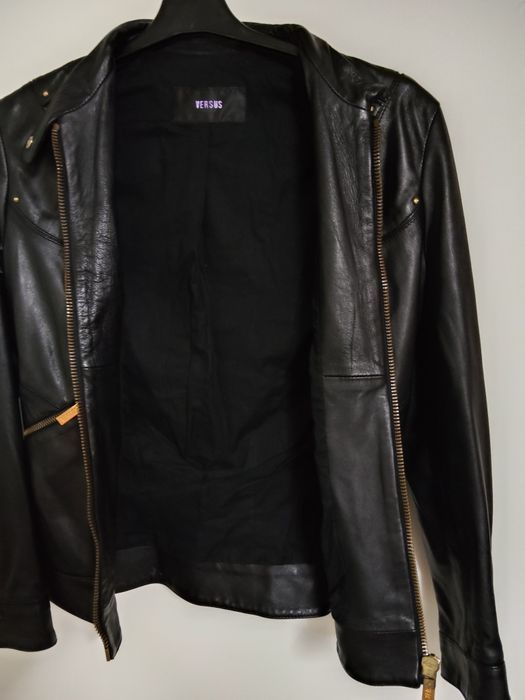 Fabuloso Blusão de Cabedal Preto de Senhora Versus Versage