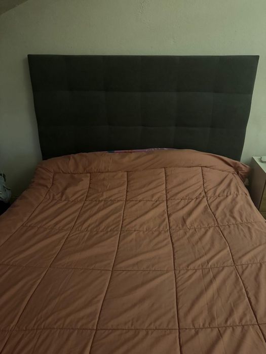 Cama de casal como nova