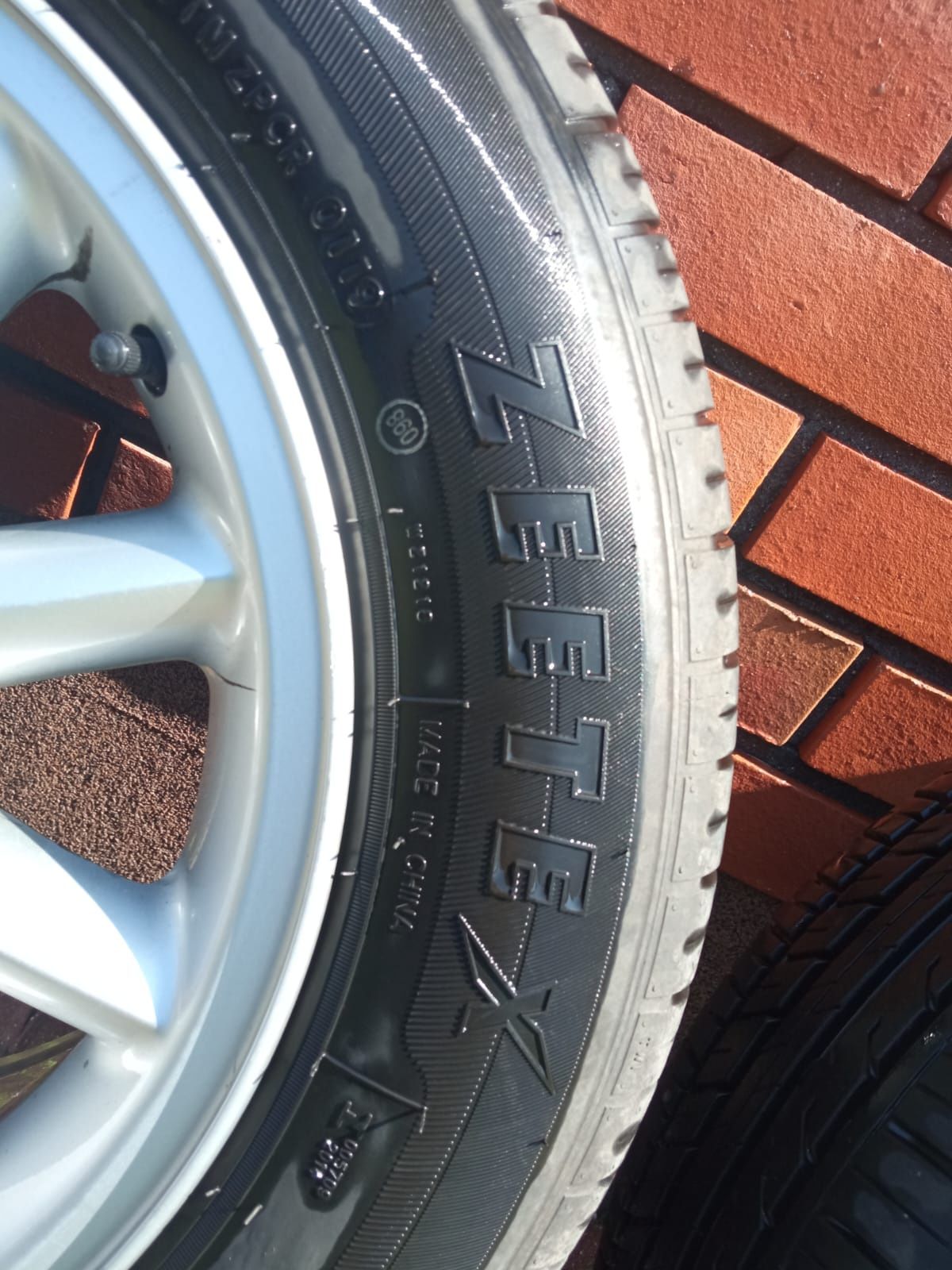 Felgi 15" z oponami letnimi Zeetex ZT1000 mało jeżdzone