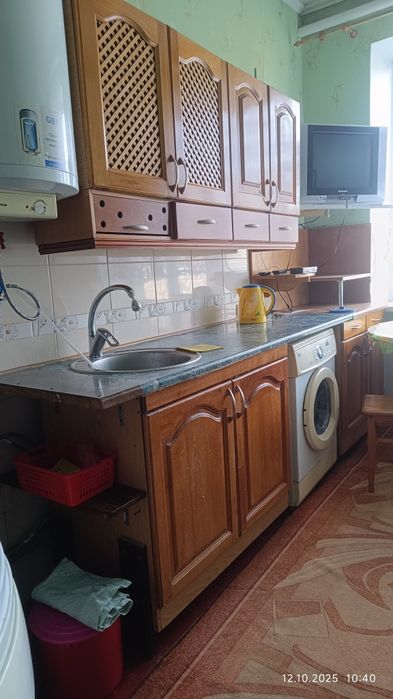 Сдам в долгосрочную аренду комнату .